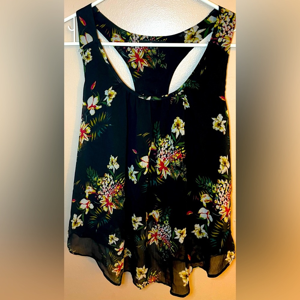 Floral Sleeveless Ambiance Women's Top L